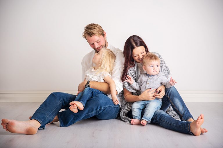 Nathalie, Christoffer, Joline & Jason – Familjefotografering i studion